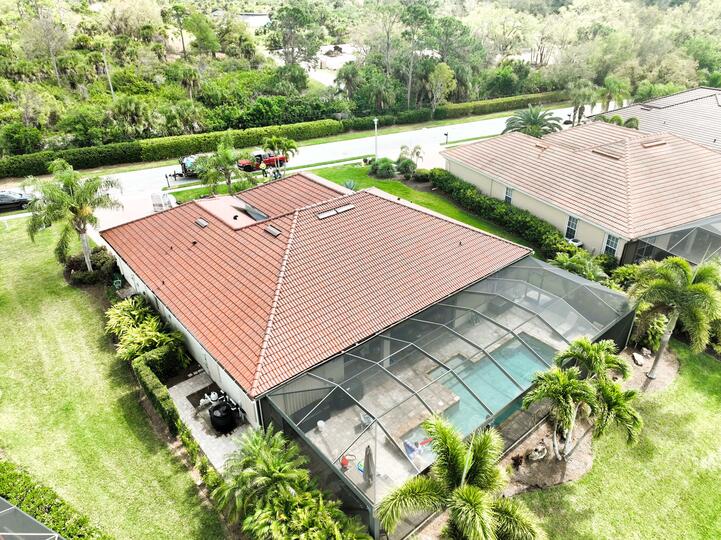 roofing cape coral-house with new tile roofing