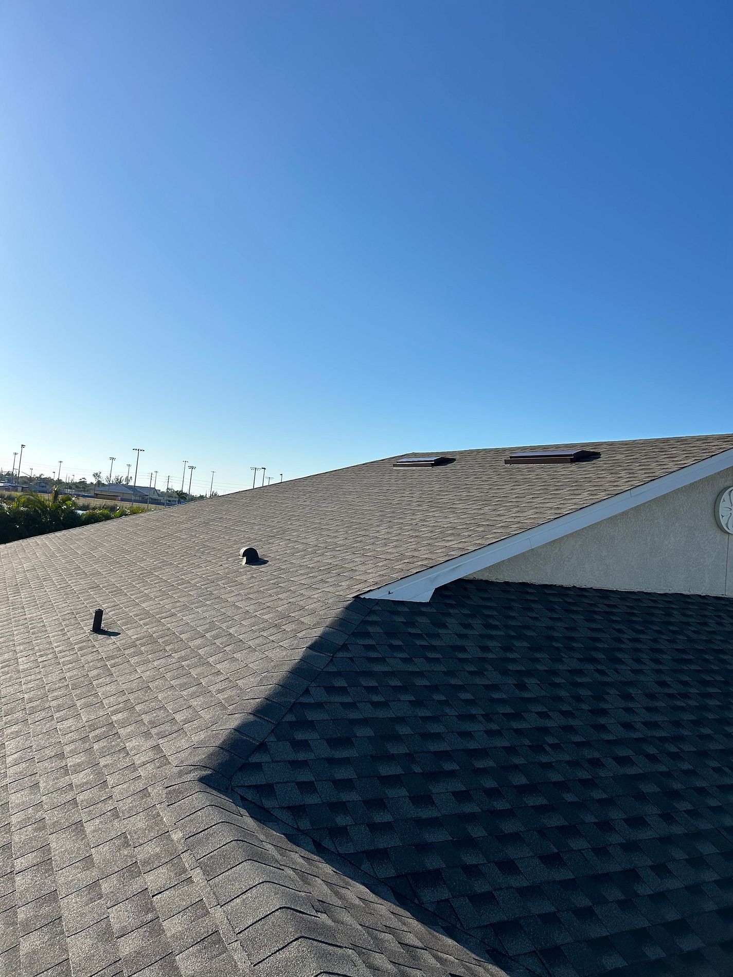Weathered Wood GAF Timberline HDZ architectural shingle roof installed on a home in Avon Park, Florida