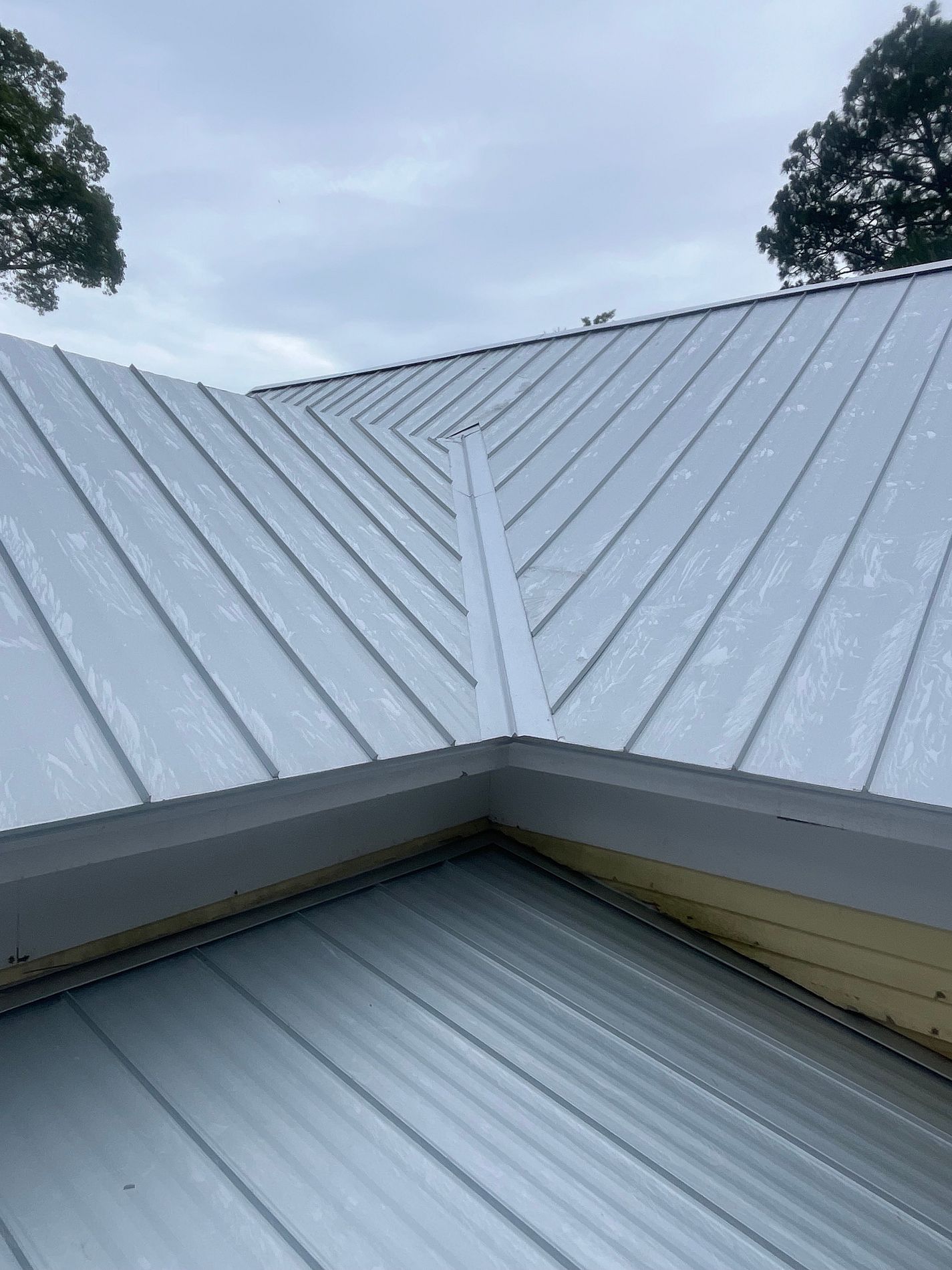 White standing seam metal roof installed on a property in Apalachicola, Florida