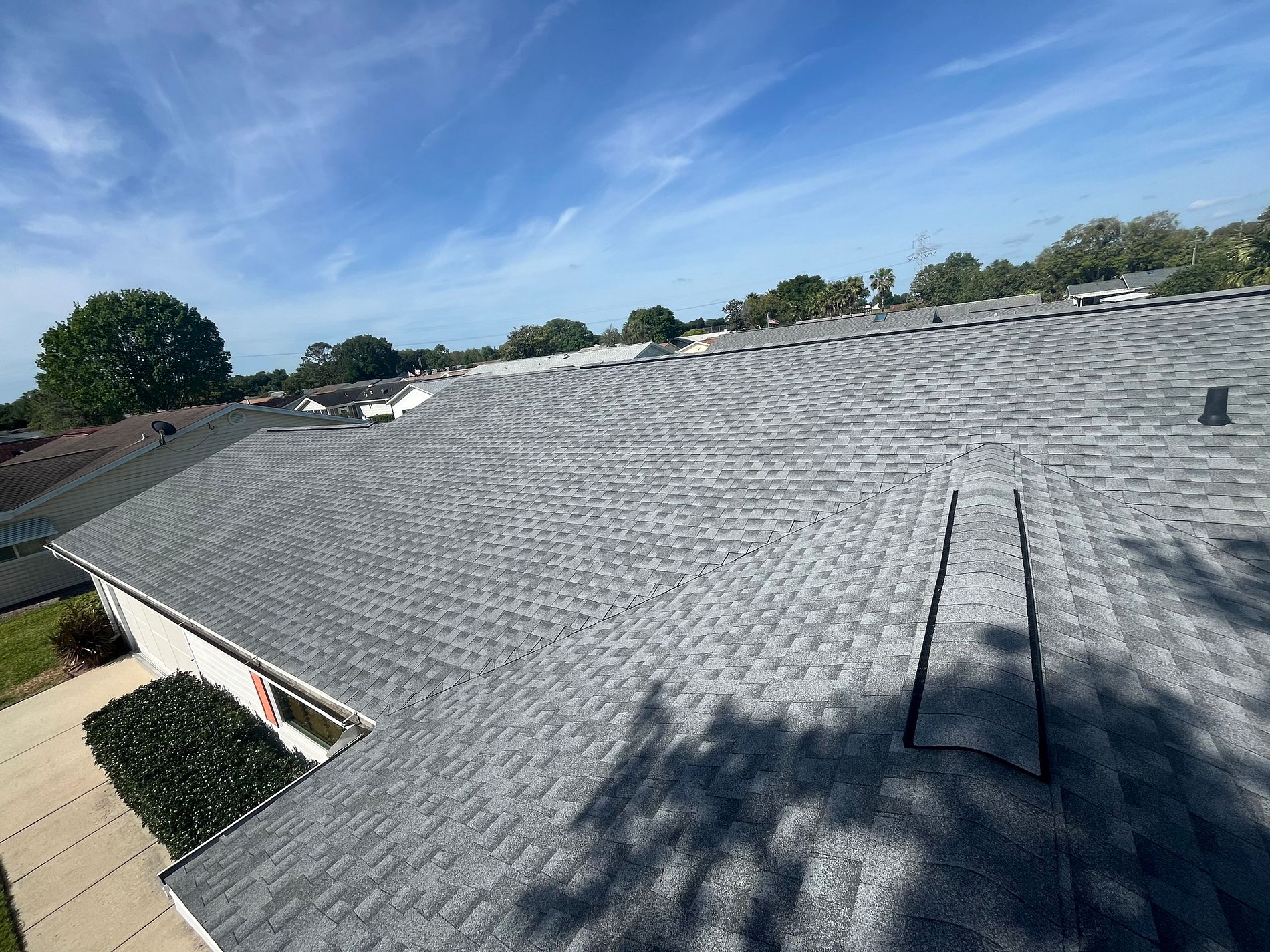 Oyster Gray GAF Timberline HDZ architectural shingle roof installed on a home in Fernandina Beach, Florida