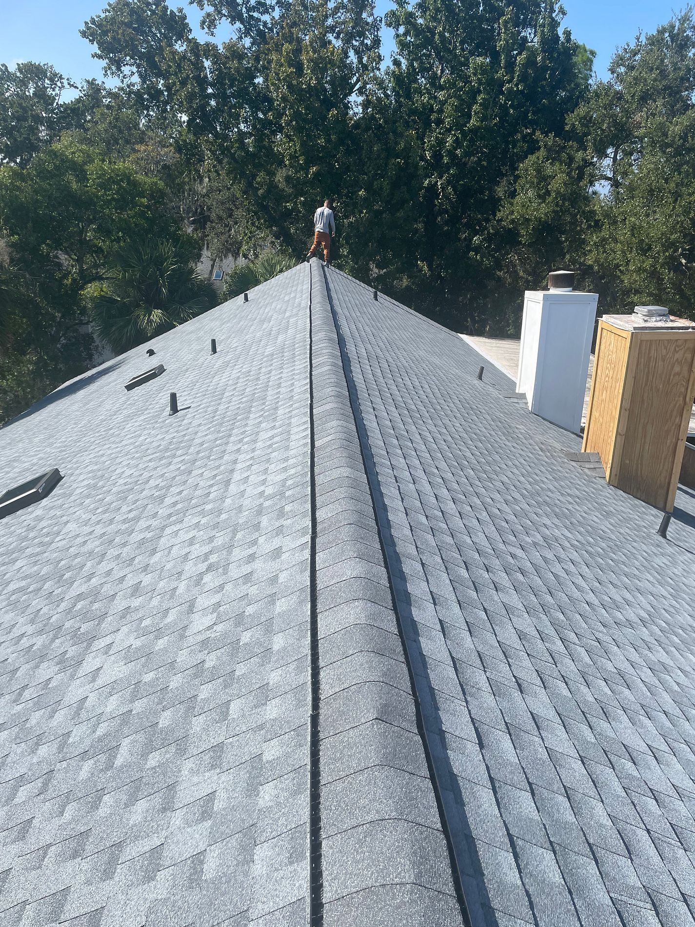 Oyster Gray GAF Timberline HDZ architectural shingle roof installed on a home in Atlantic Beach, Florida